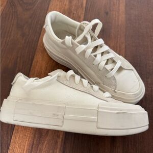 Converse platforms size 8.5 women